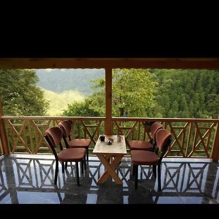 Emosh'un Tatil Koeyue Pansiyon