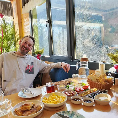 Pansiyon Emosh'un Tatil Koeyue